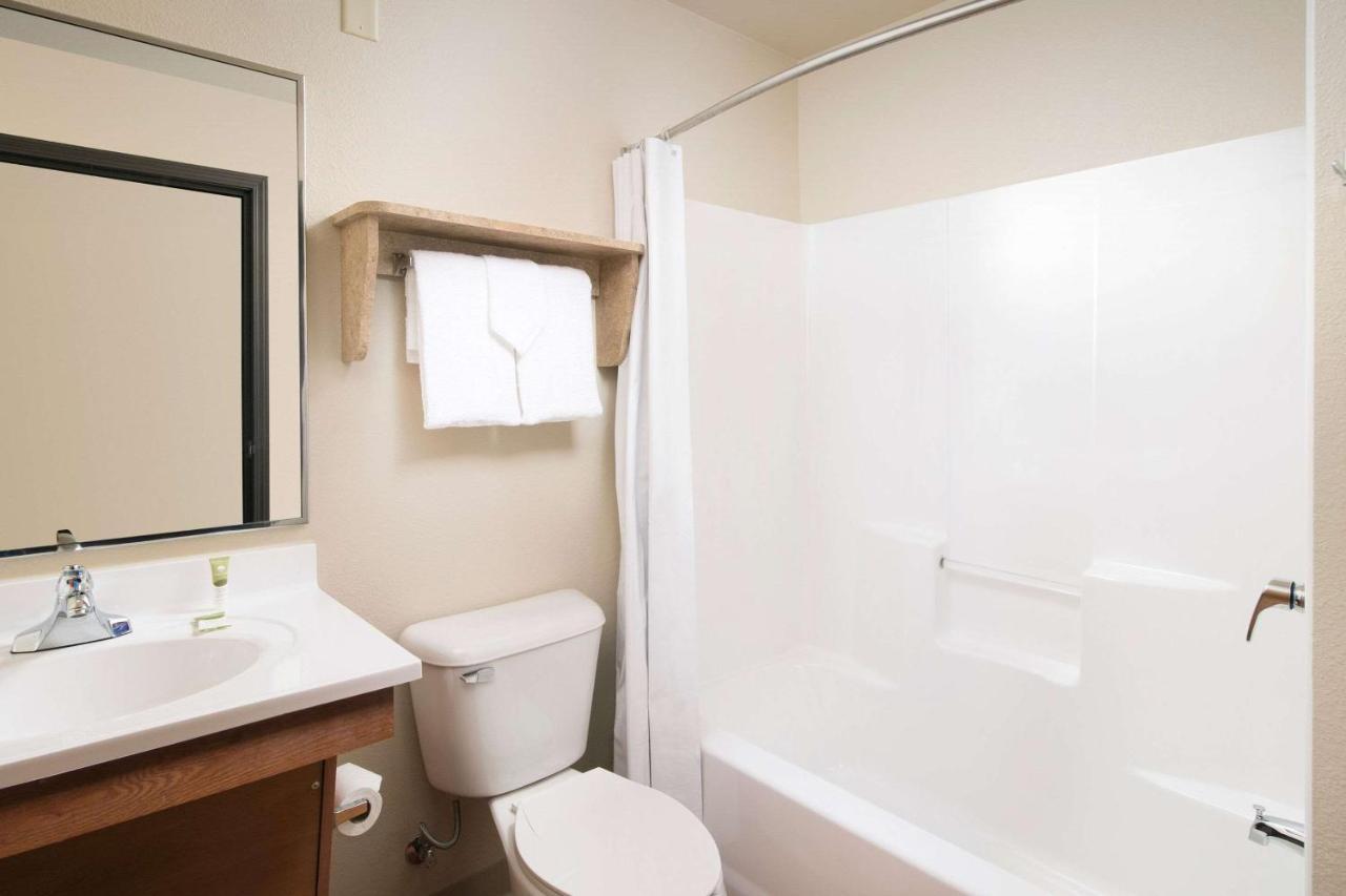 Woodspring Suites Midland Luaran gambar