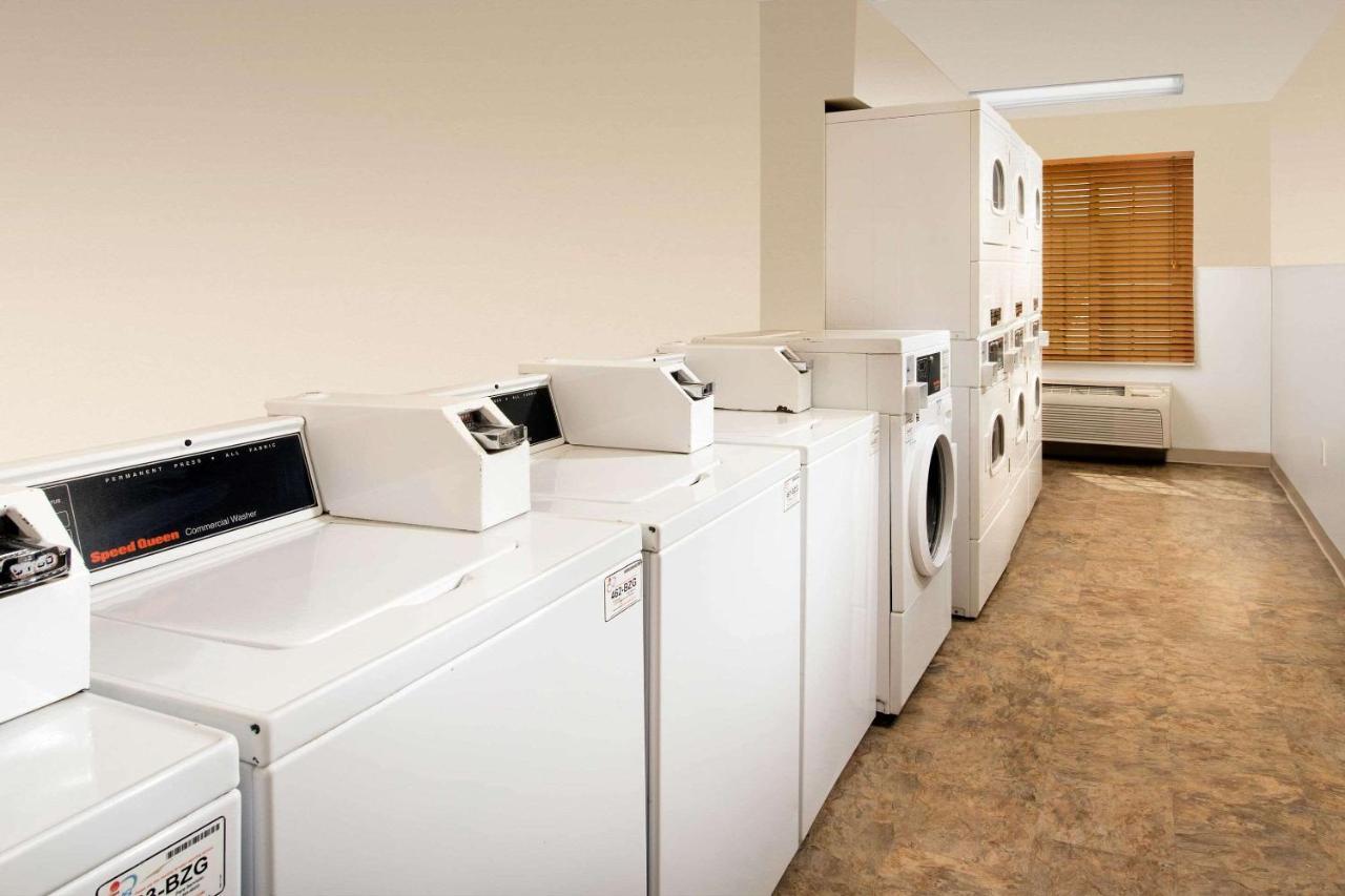 Woodspring Suites Midland Luaran gambar