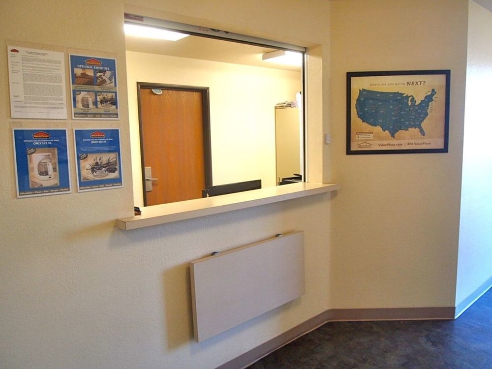 Woodspring Suites Midland Dalaman gambar