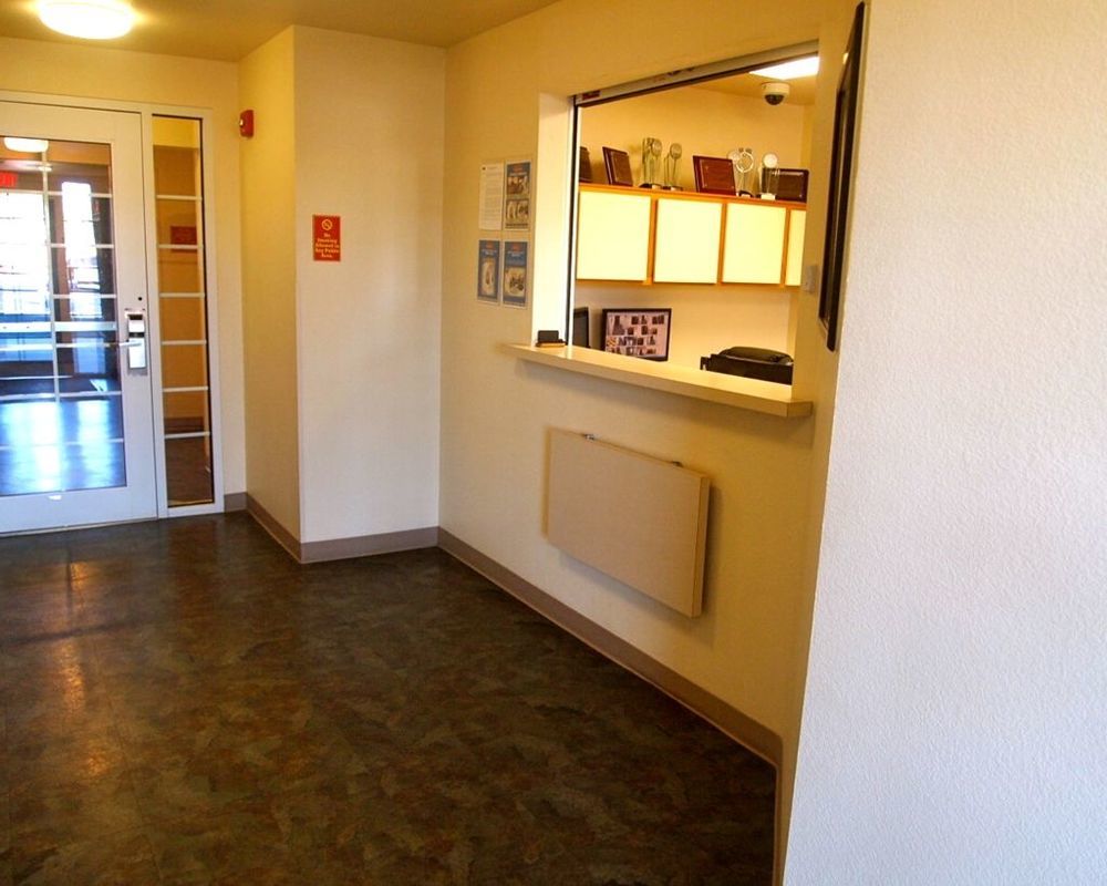 Woodspring Suites Midland Dalaman gambar