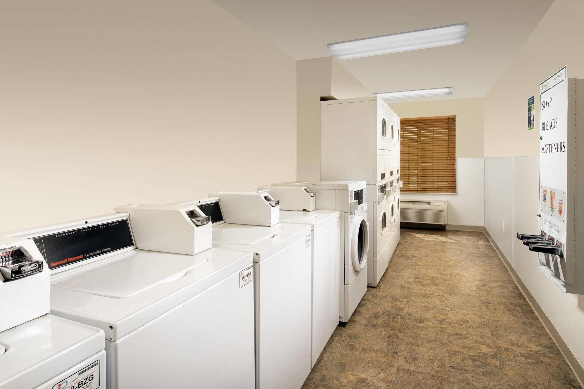 Woodspring Suites Midland Luaran gambar