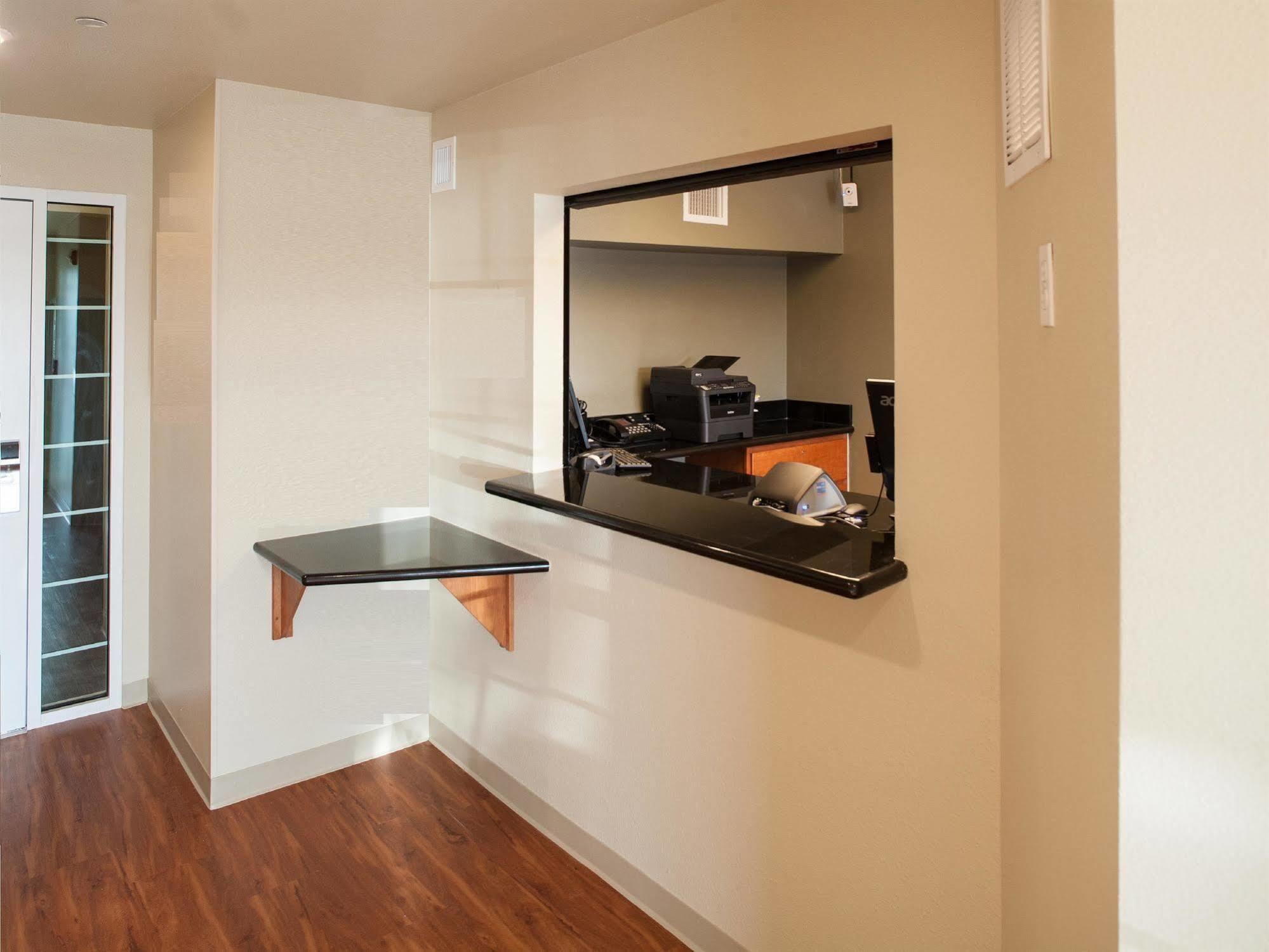 Woodspring Suites Midland Luaran gambar